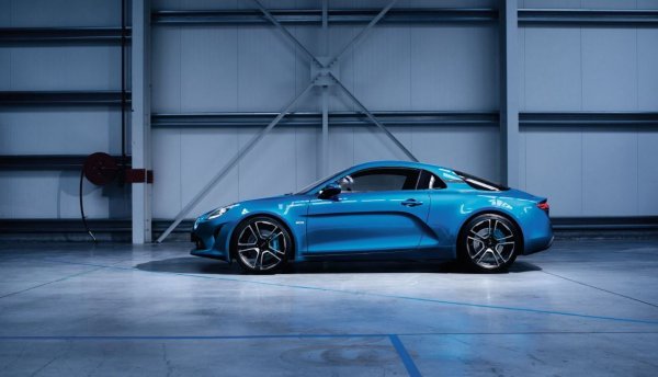 Alpine е закупен от Renault през 1971 г. и неговите начинания в моторните спортове постепенно са включени в програмата Renault Sport. Компанията продължава да произвежда автомобили с марка Alpine, но впоследствие това спира през 1995.

За щастие, Renault разкри планове за съживяване на Alpine преди няколко години и след поредица от вълнуващи концептуални автомобили, A110 беше върнат към живот през 2017.
